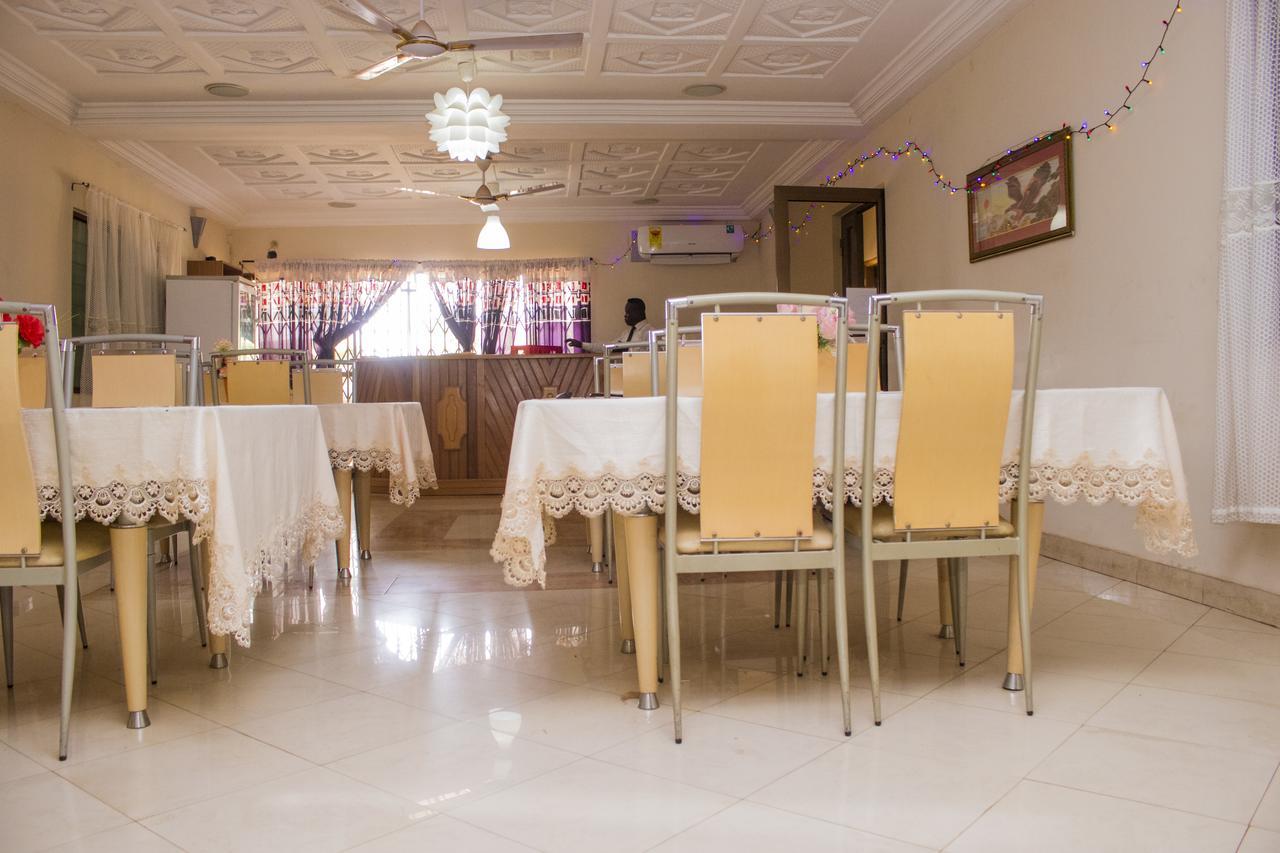 Lovista Hotel North Legon Buitenkant foto